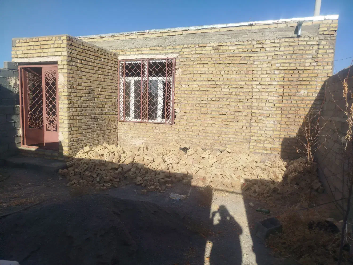 دو واحد مسکن مهر نیم کاره فروشی