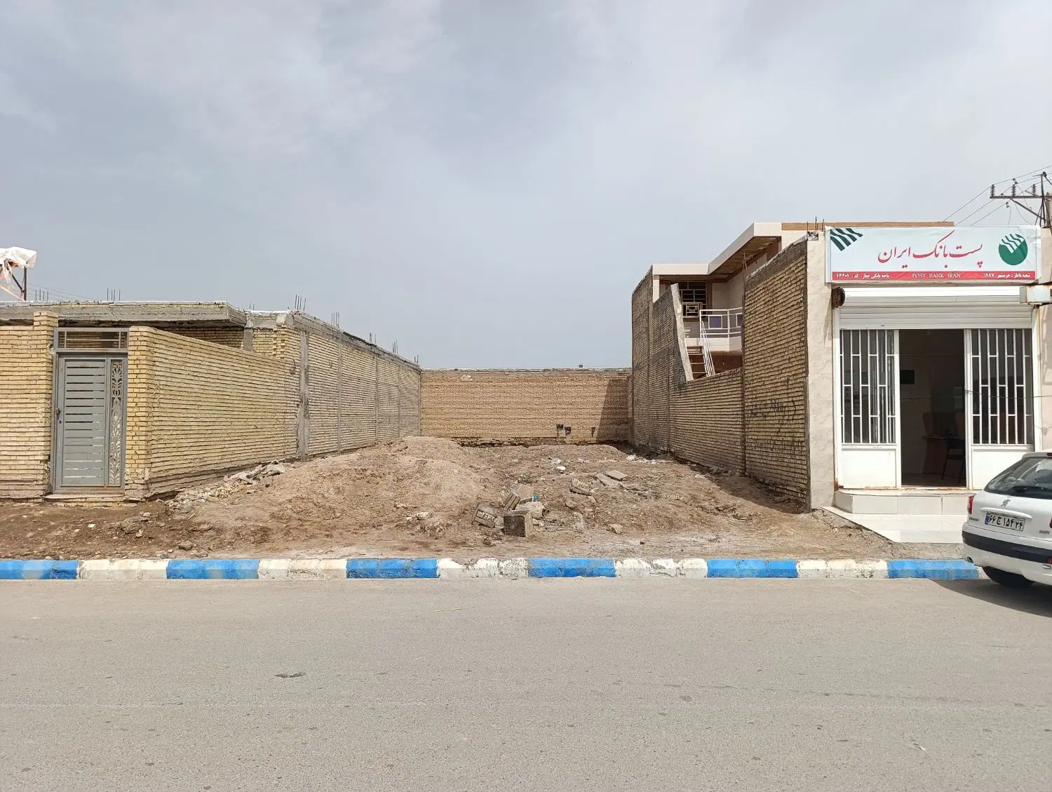 زمین در حفارغربی