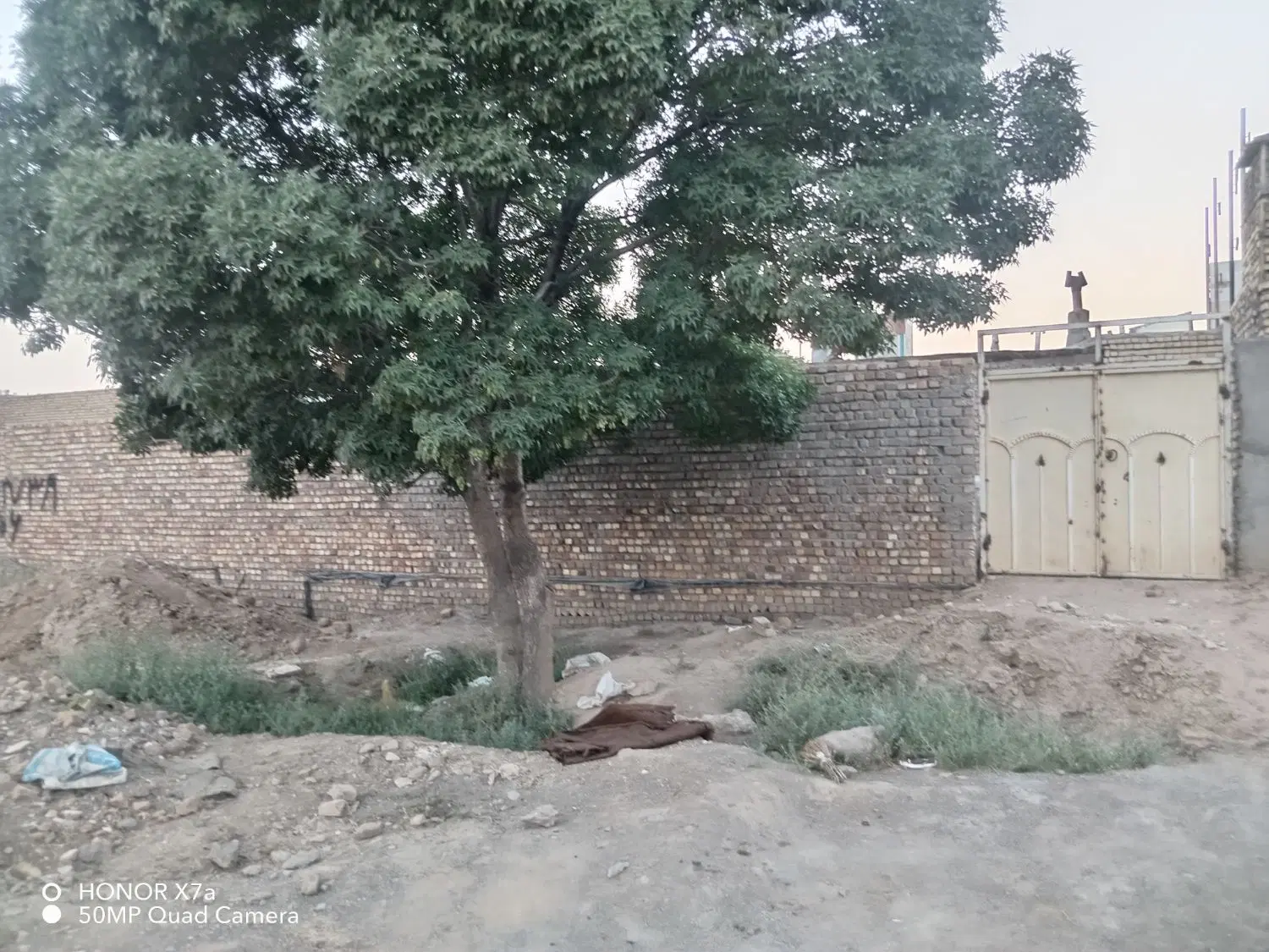 زمین چهار دیواری دو ممر در بهشتی 8_9