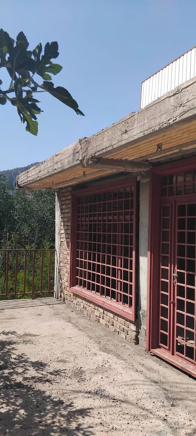 خانه ویلایی نیمه ساز دل فارد.