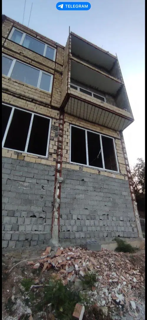 ساختمان نیمه کاره