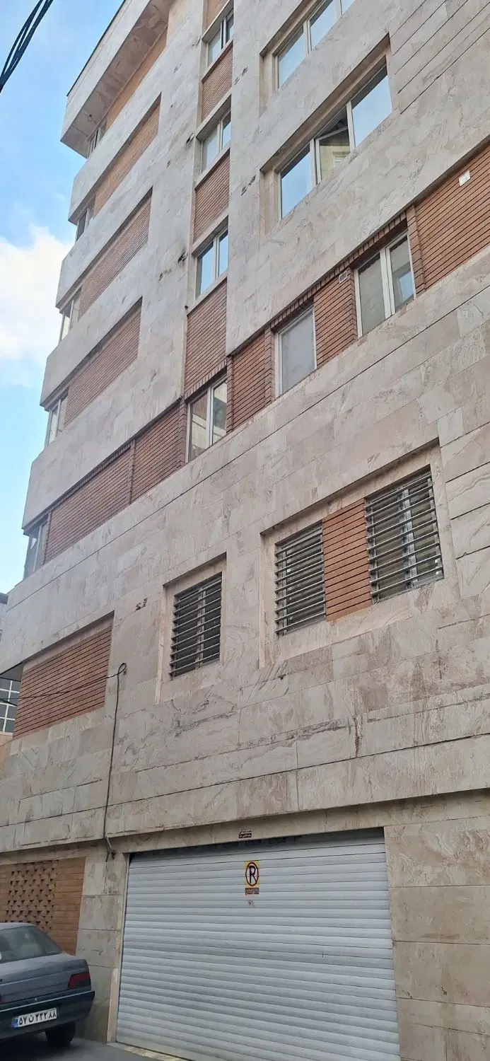 ملک کلنگی تمام اسکلت اهن فروشی