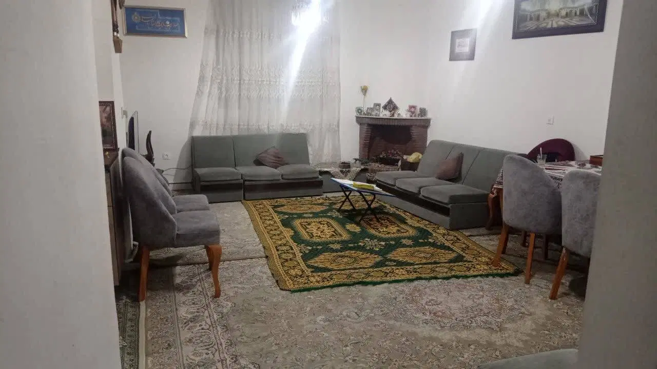 آپارتمان ۸۱ متری طبقه دوم  پارکینگ دارد