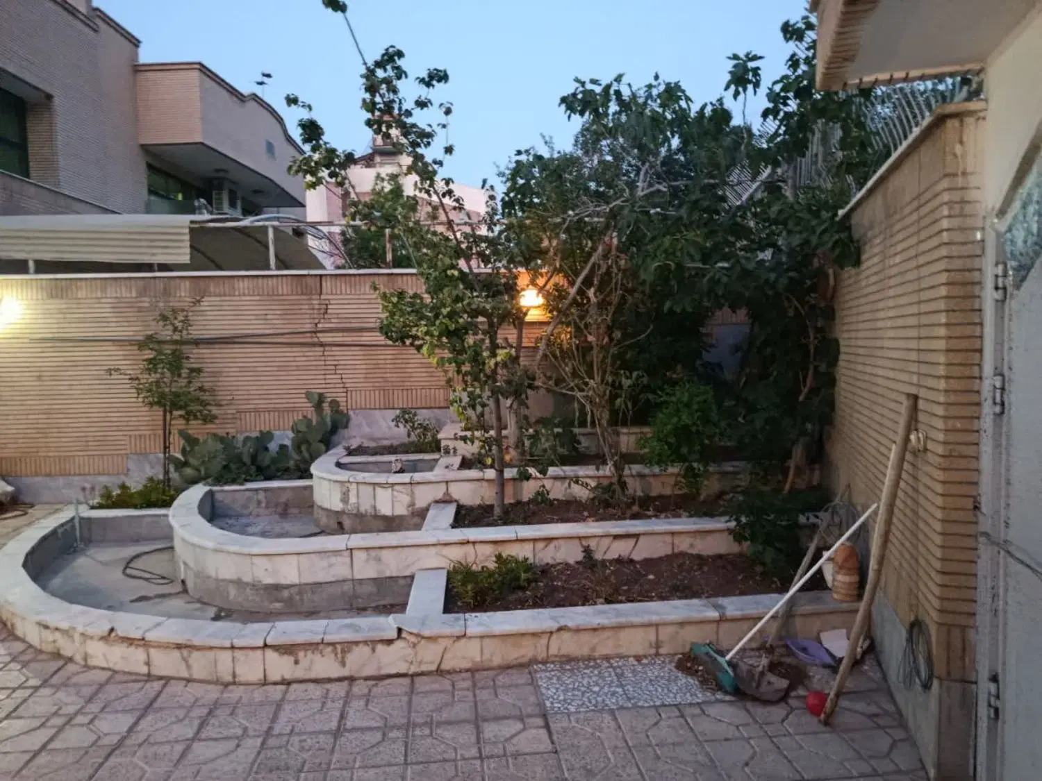 اجاره حیاط دار در همدانیان