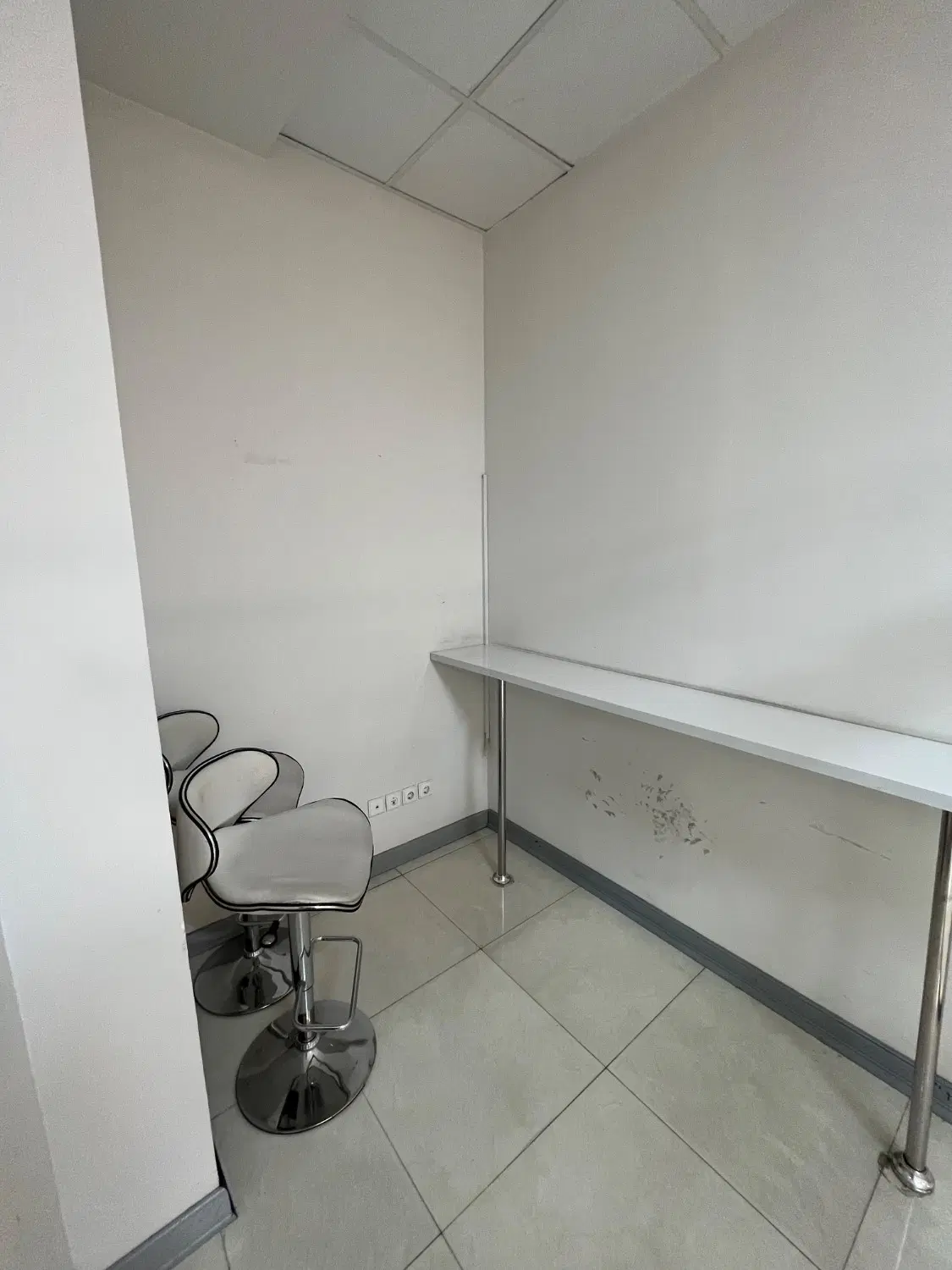 واحد اداری شیک و آماده بهره‌برداری