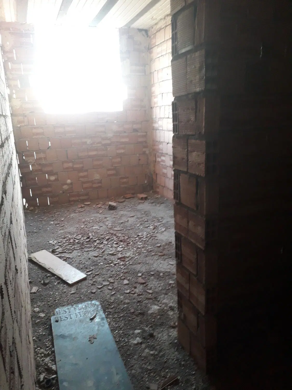 خانه پیلوت با یک طبقه و بهارخواب