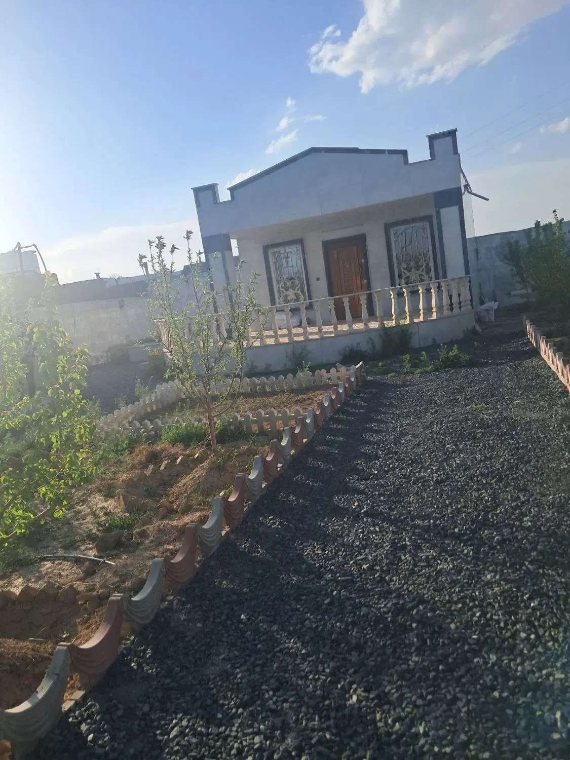 باغ به متراژ حدودا 1150 متر میباشد 23x50