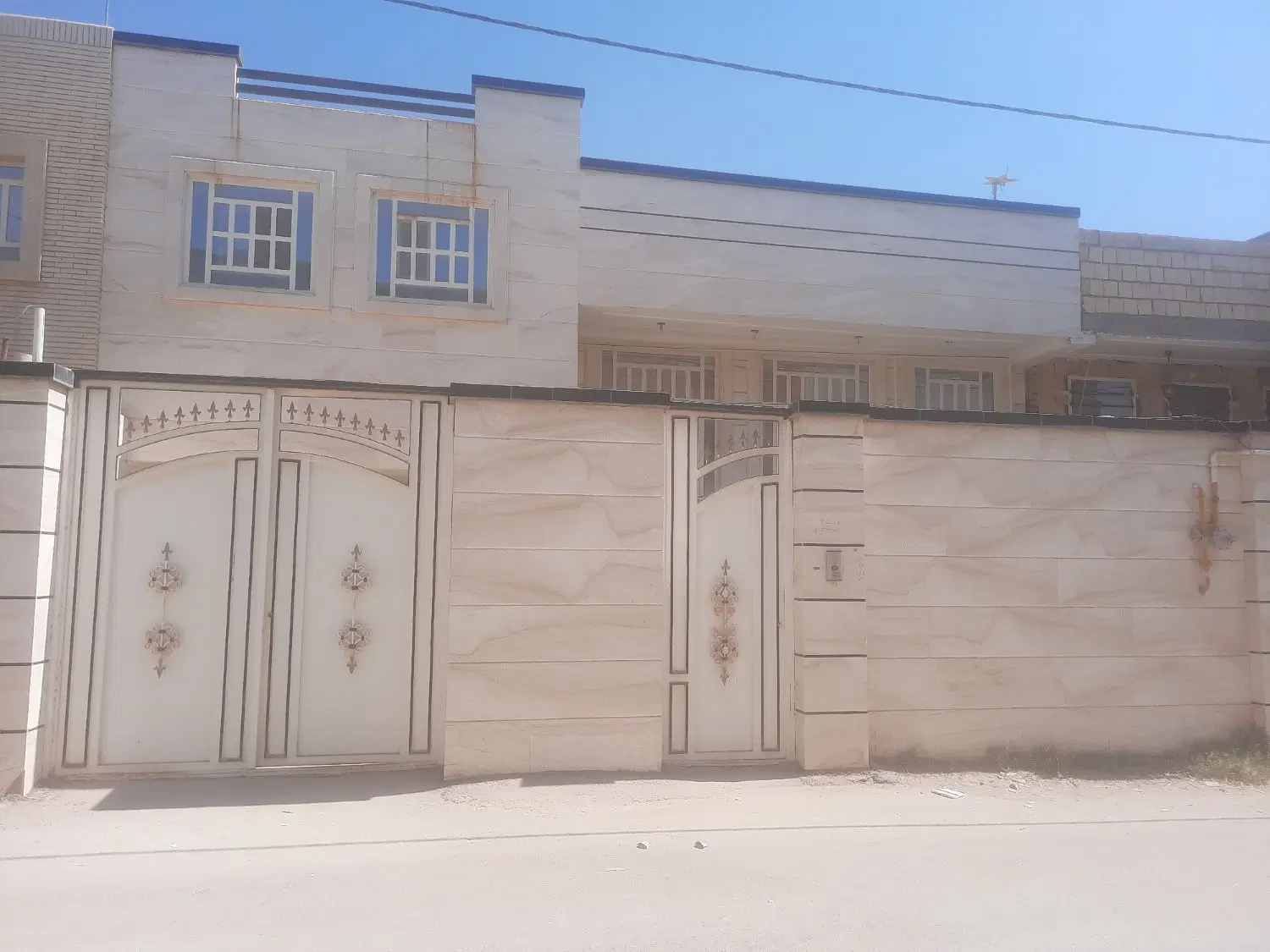زمین فروشی