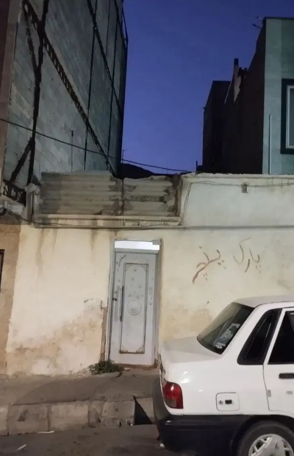 حیاط دربست