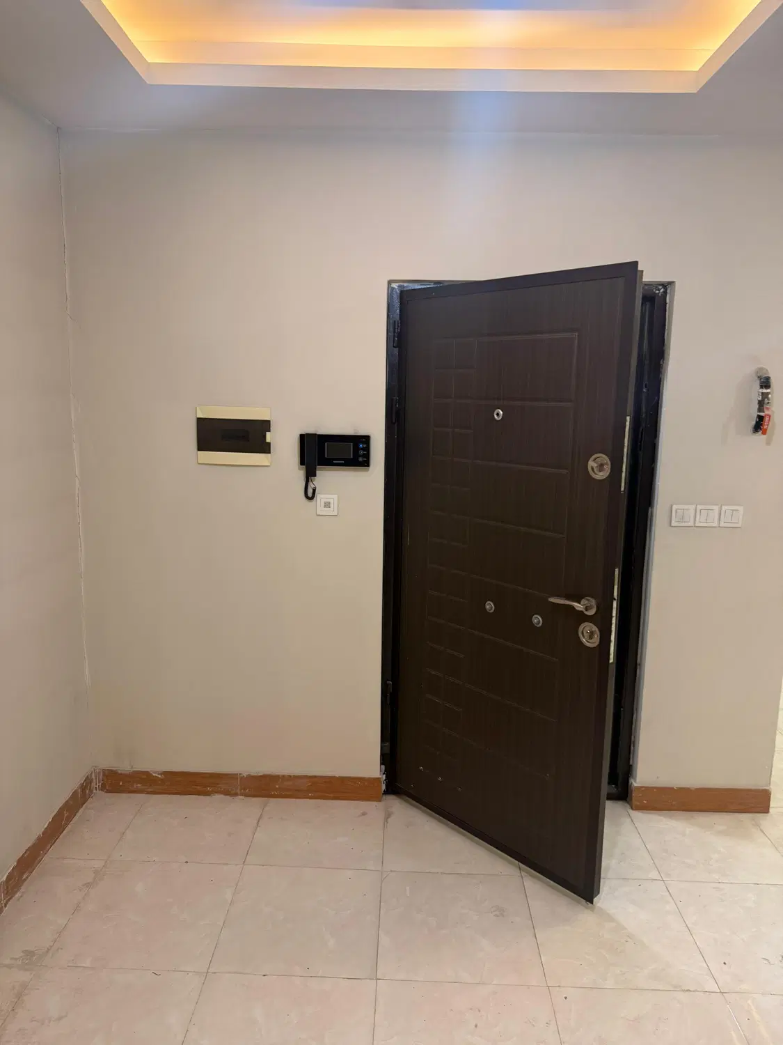 فروش اپارتمان ۹۷متر شهریار باغستان خادم اباد
