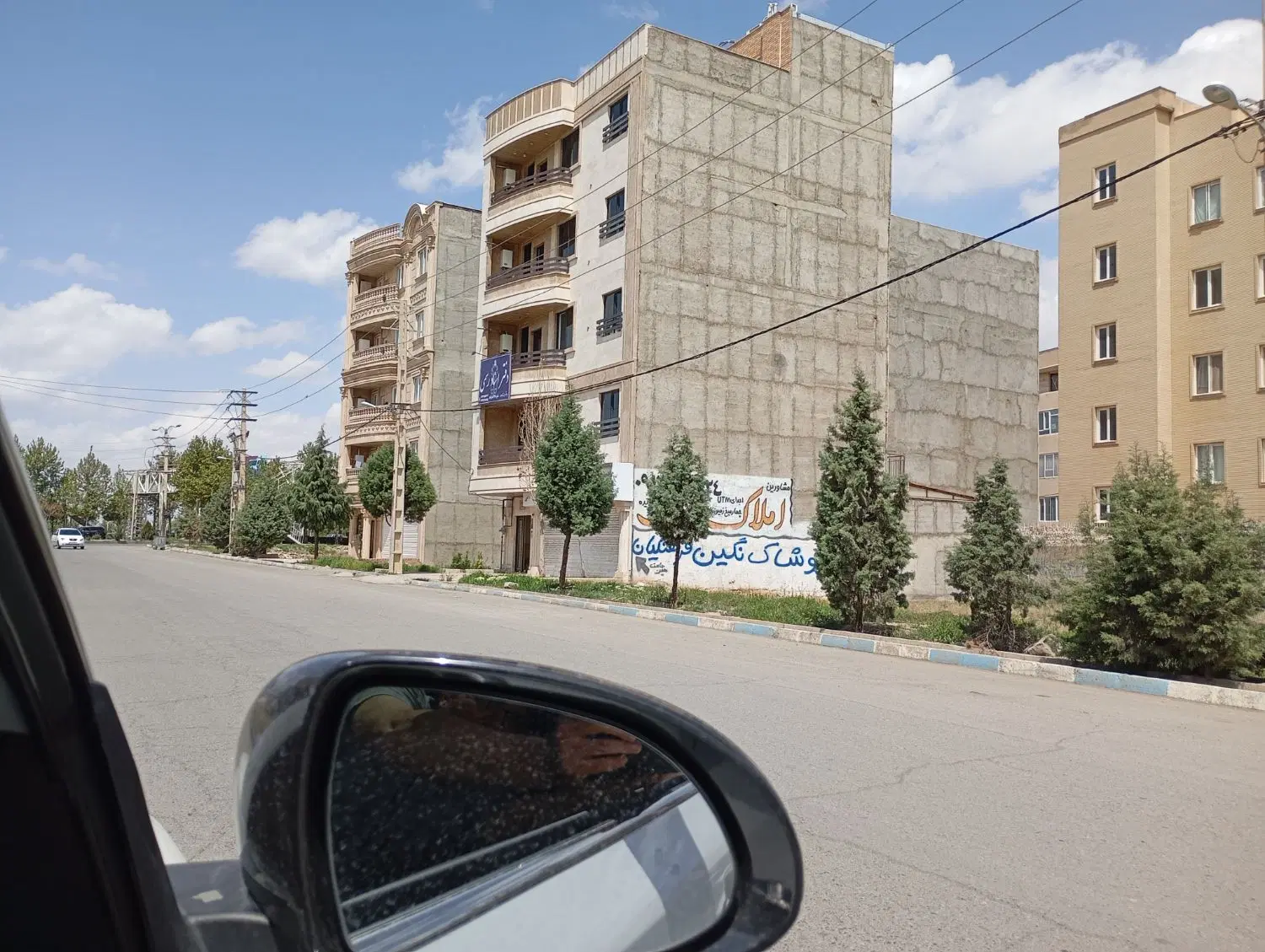 اپارتمان ۱۰۰متری بهارستان ۳۵