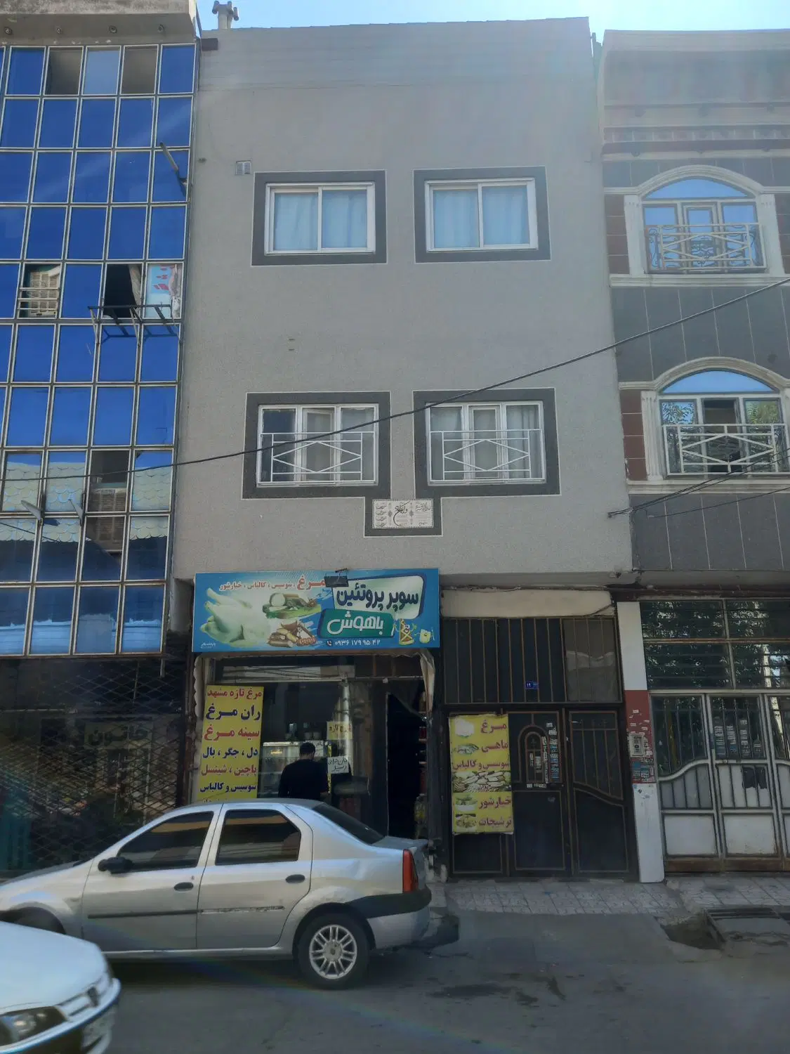 فروش و رهن اجاره در حاشیه خیابان وطن دوست