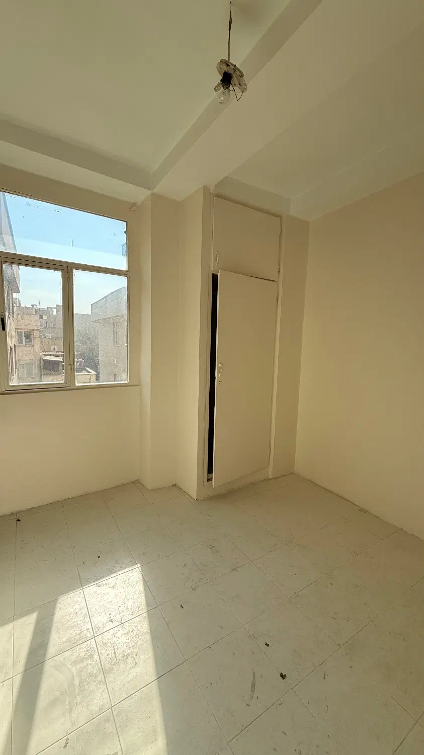 ۴۰متر با پارکینگ و انباری خ اجاره دار