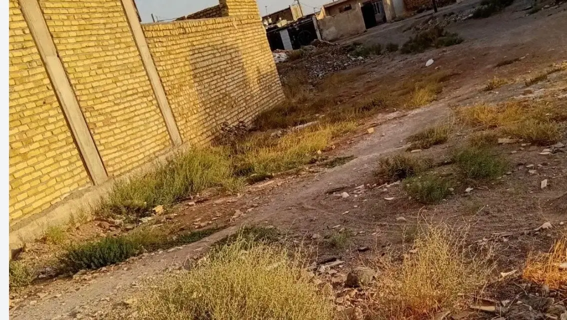 زمین در ابرکوه