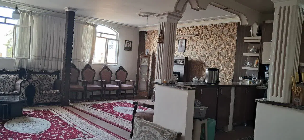 خانه دو طبقه در پیشاهنگی