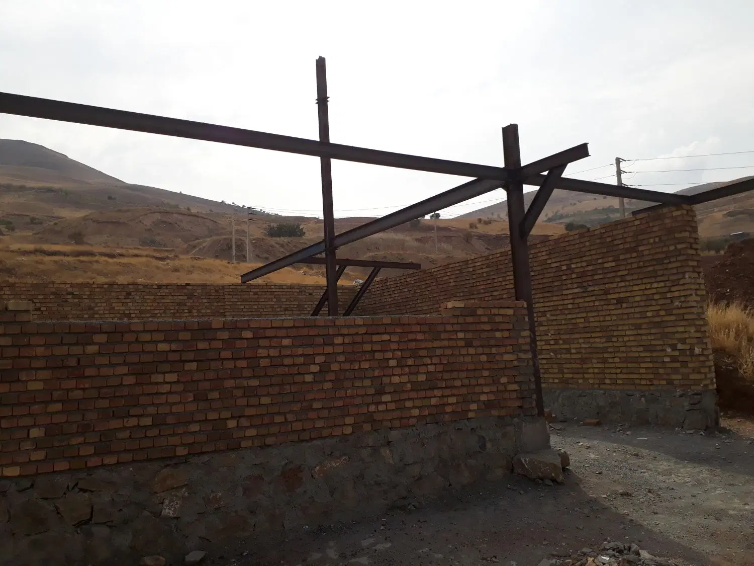 خانه نیمه کاره حسن اباد