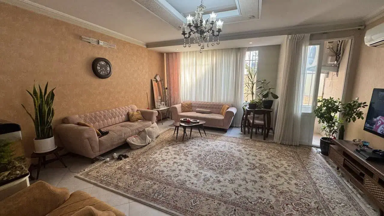 ویلایی حاشیه بلوار مهران مناسب ساخت و سکونت