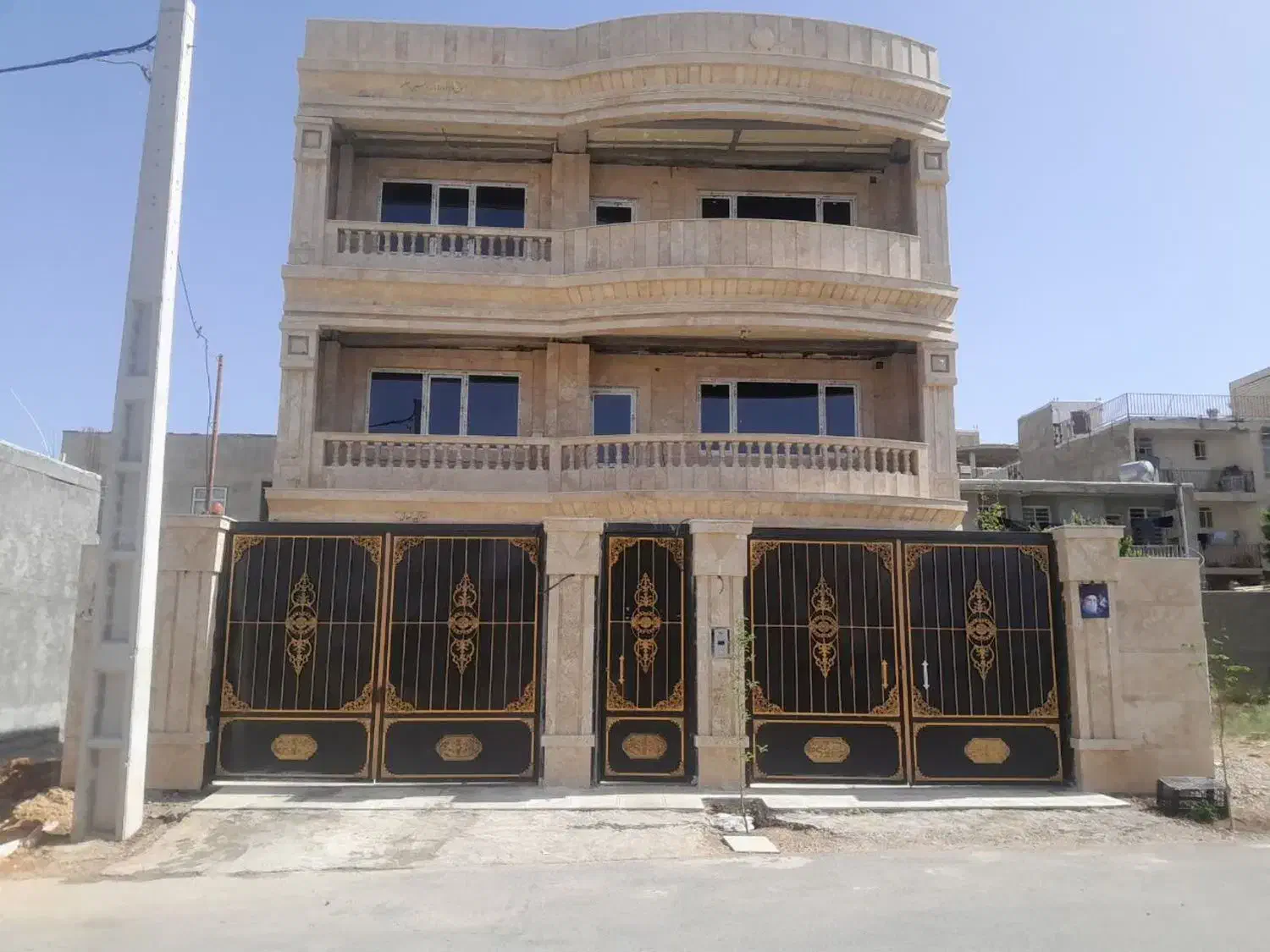 یک واحد آپارتمان ۳خواب
