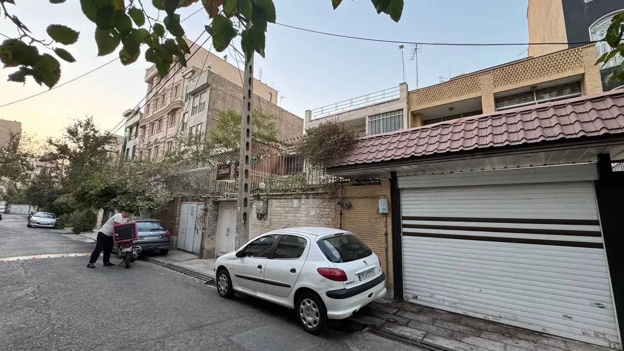 کلنگی ۱۲۰ متری ستارخان_ قابل سکونت_ قابل تجمیع