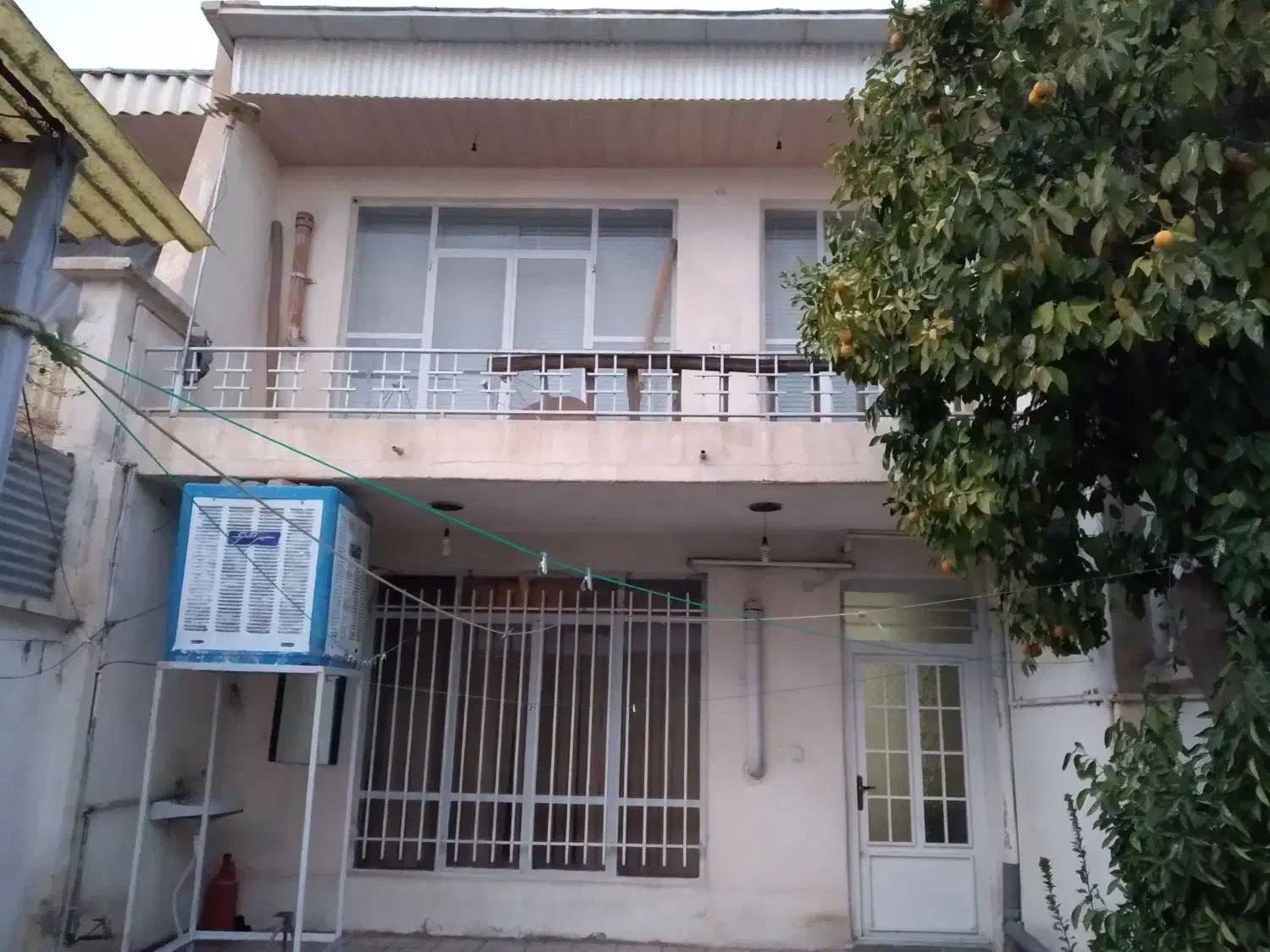 خانه کلنگی زمین بزرگ