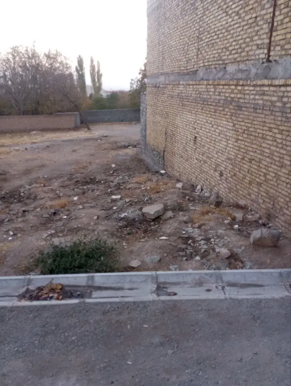 زمین روستای پایین کوه