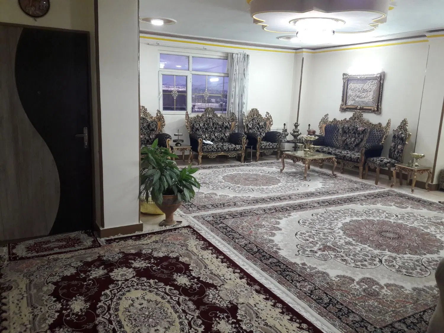آپارتمان ۱۰۱ متری خیابان پارک سنگی