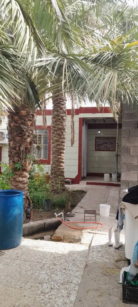 خانه مسکونی بزرگ  وزمین کشاورزی ودامداری