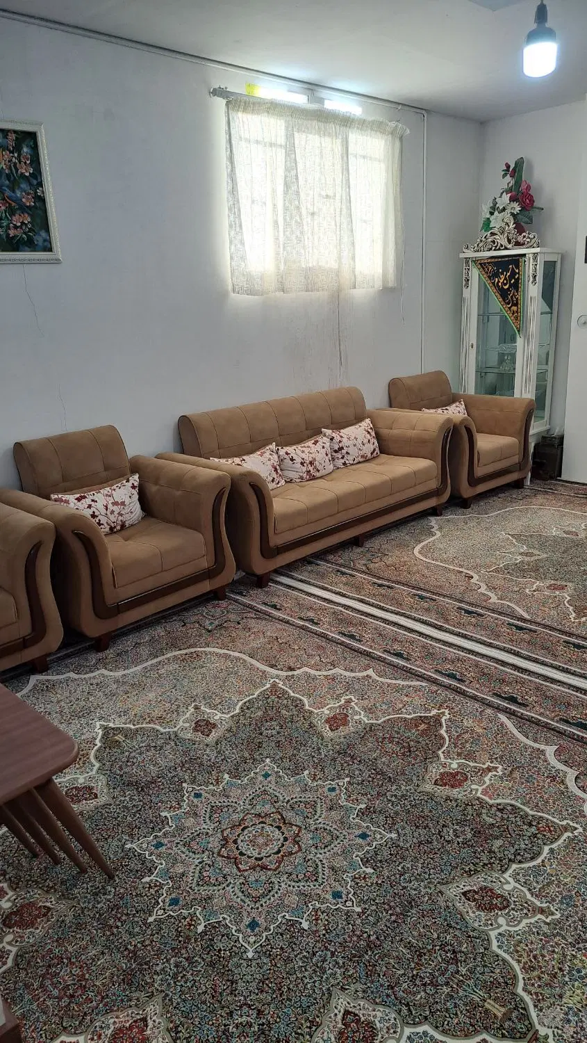 واحد ۸۰ متری حیاط دار