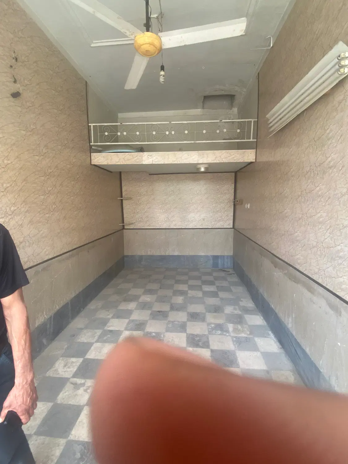 مغازه بر بلوار ارتش