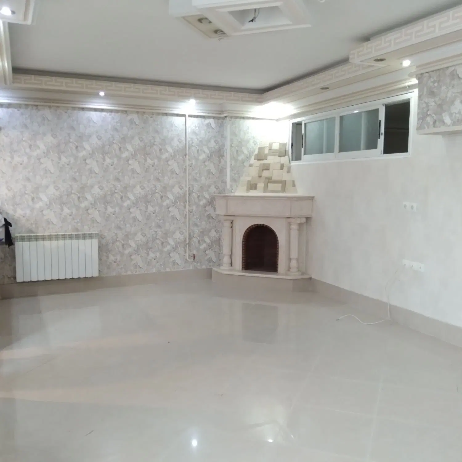 واحد ۹۵متری  دوخوابه واقع درپونک خیابان قائم