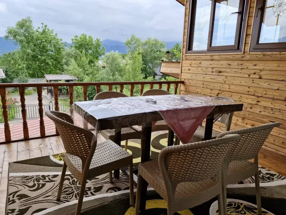 کلبه ی چوبی سه خواب مستربا آلاچیق سوئسی
