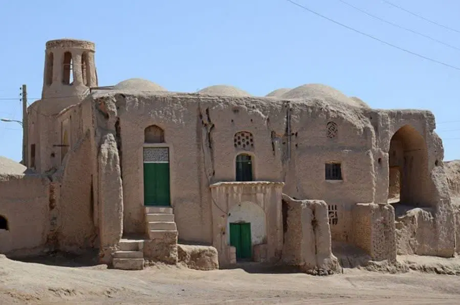 خانه قدیمی وتقریبا سنتی