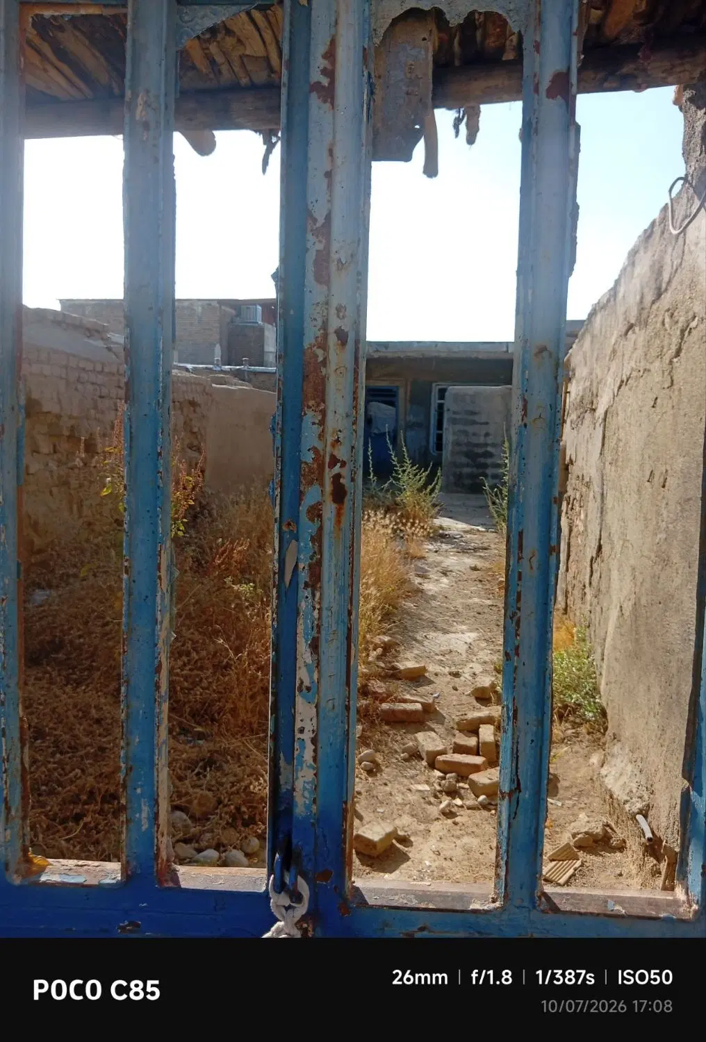 یک باب ساختمان کلنگی واقع در روستای فلک الدین