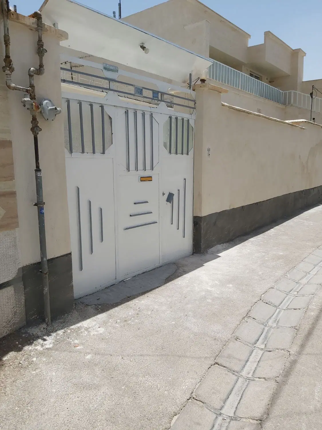 فروش خانه ۲۰۰ متری ۳ خوابه و یک انباری