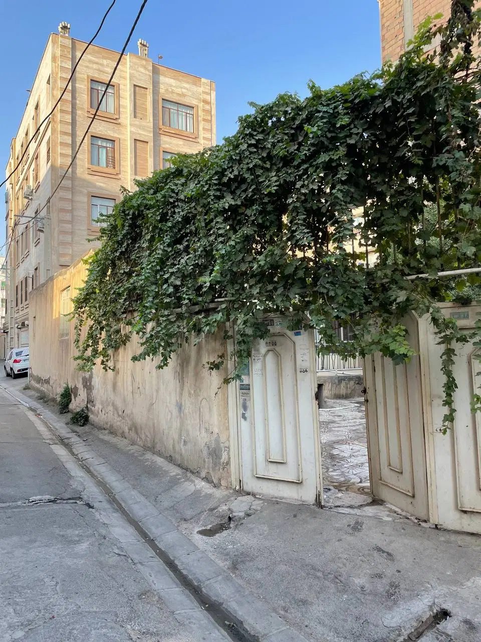 ویلایی ۲۶۰متر بلوار زارعی ۳خواب