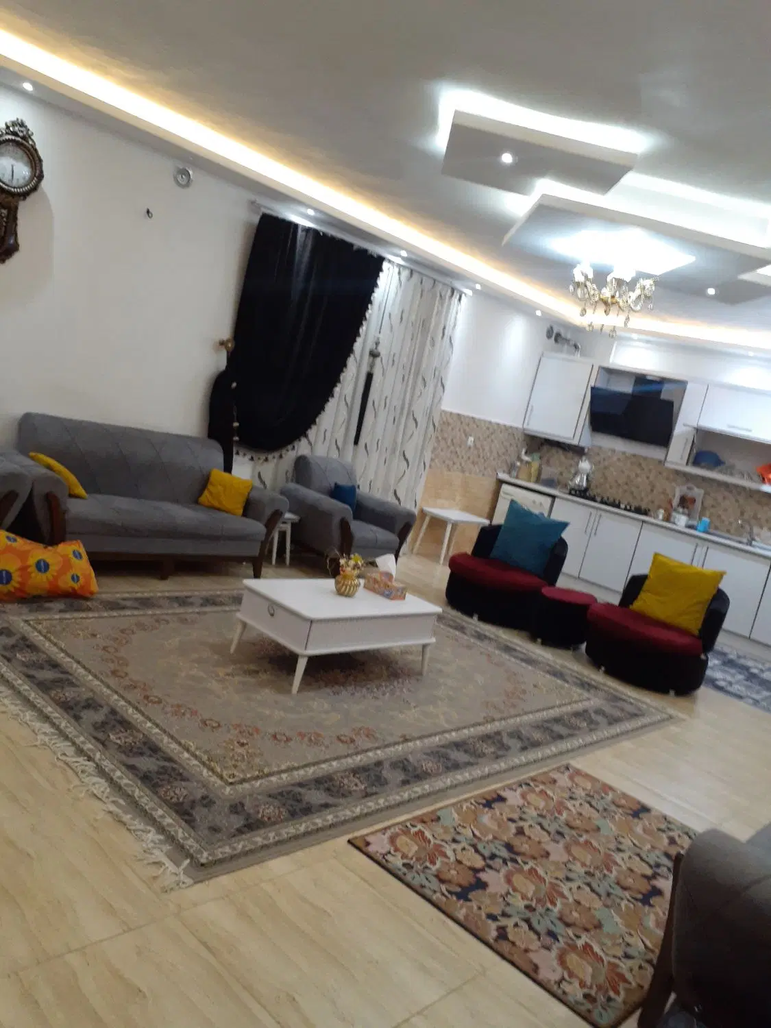 فروش تک واحدی دو خواب ۱۰۰متری در فلکه گاز