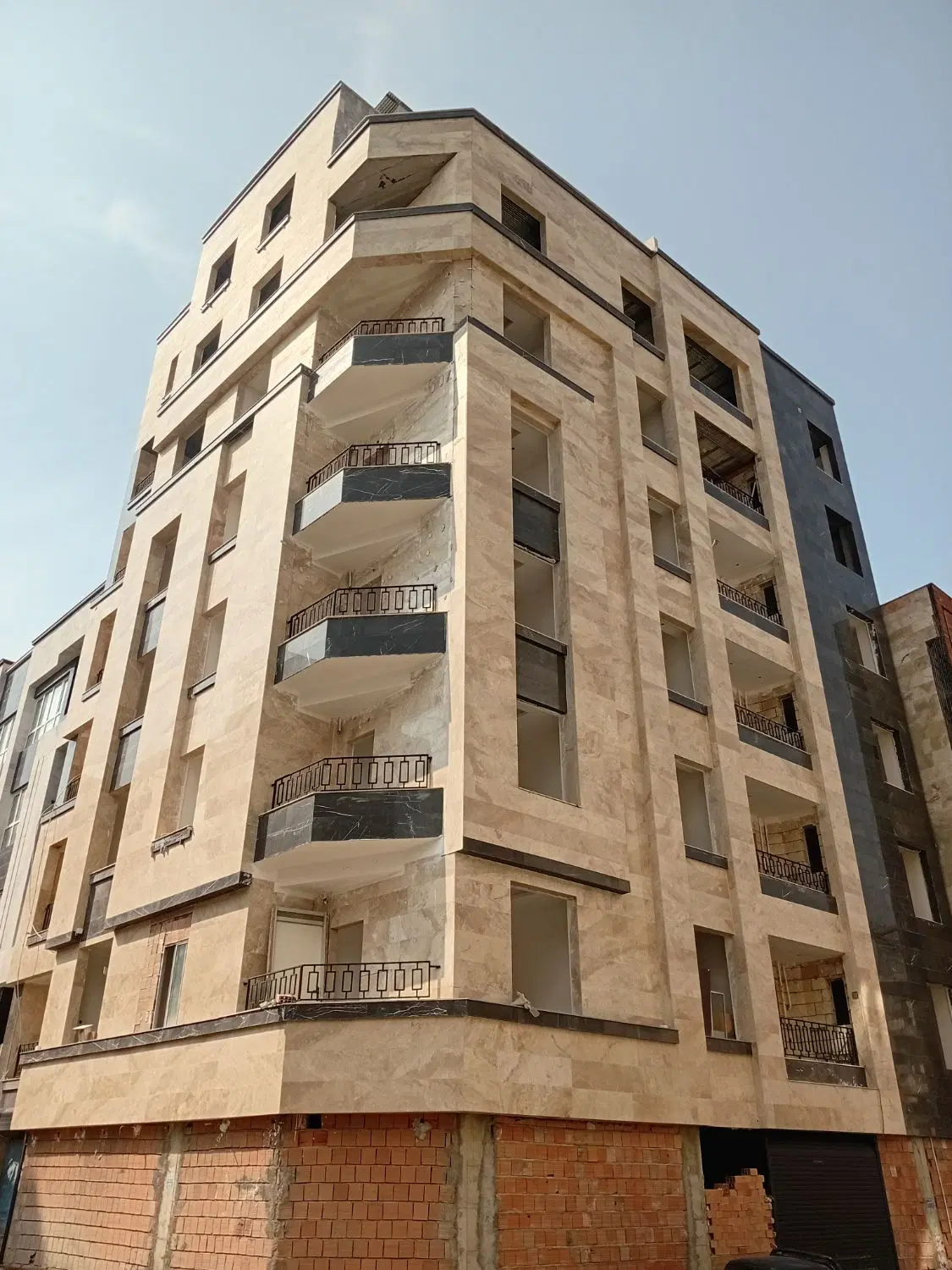 آپارتمان نوسازی ساز فروشی