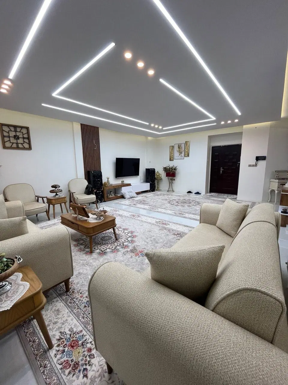 ویلایی_هفت تیر_شمالی_۲۴۶متر عرصه_۱۶۰ متر بنا