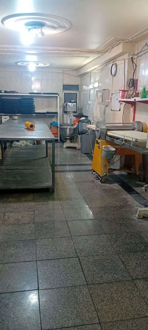 کارگاه مجهز قنادی با خوابگاه مستقل