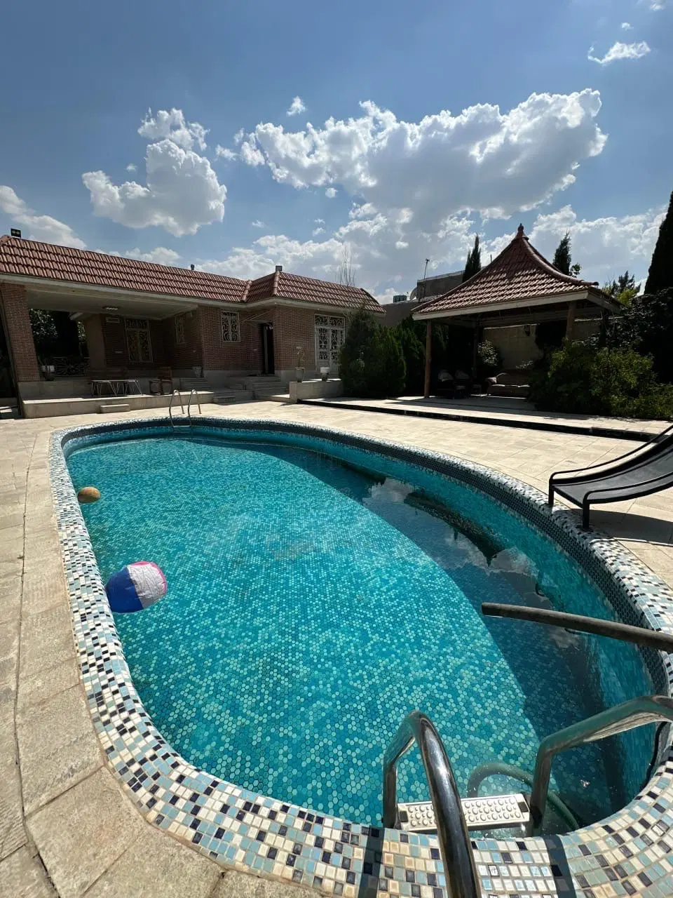 باغ لوکس شیراز