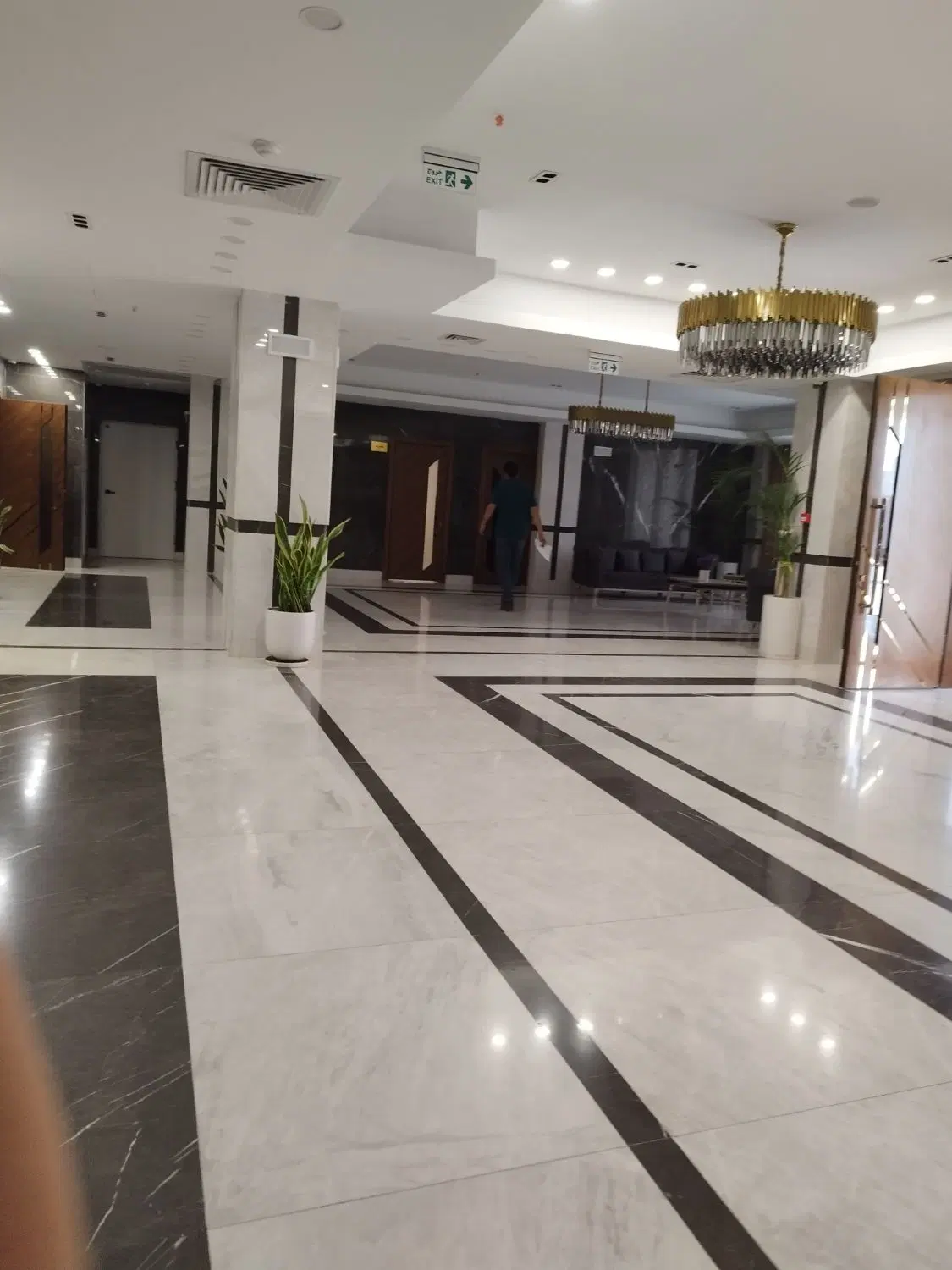 واحد ۱۰۵ متری برج مجلل دریاچه آماده سکونت نوساز