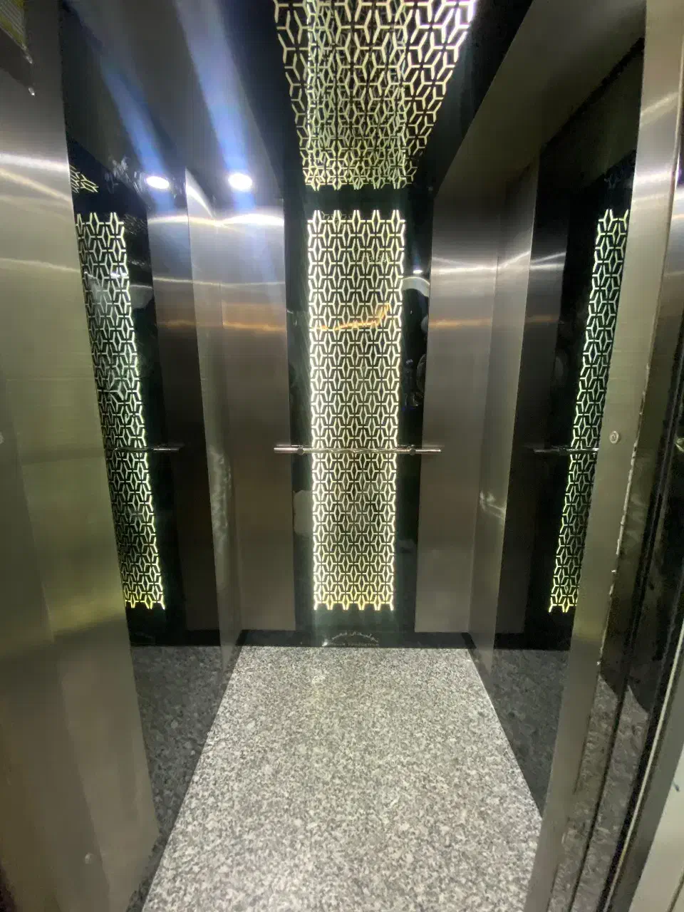 ۱۲۳ متری رز آبی