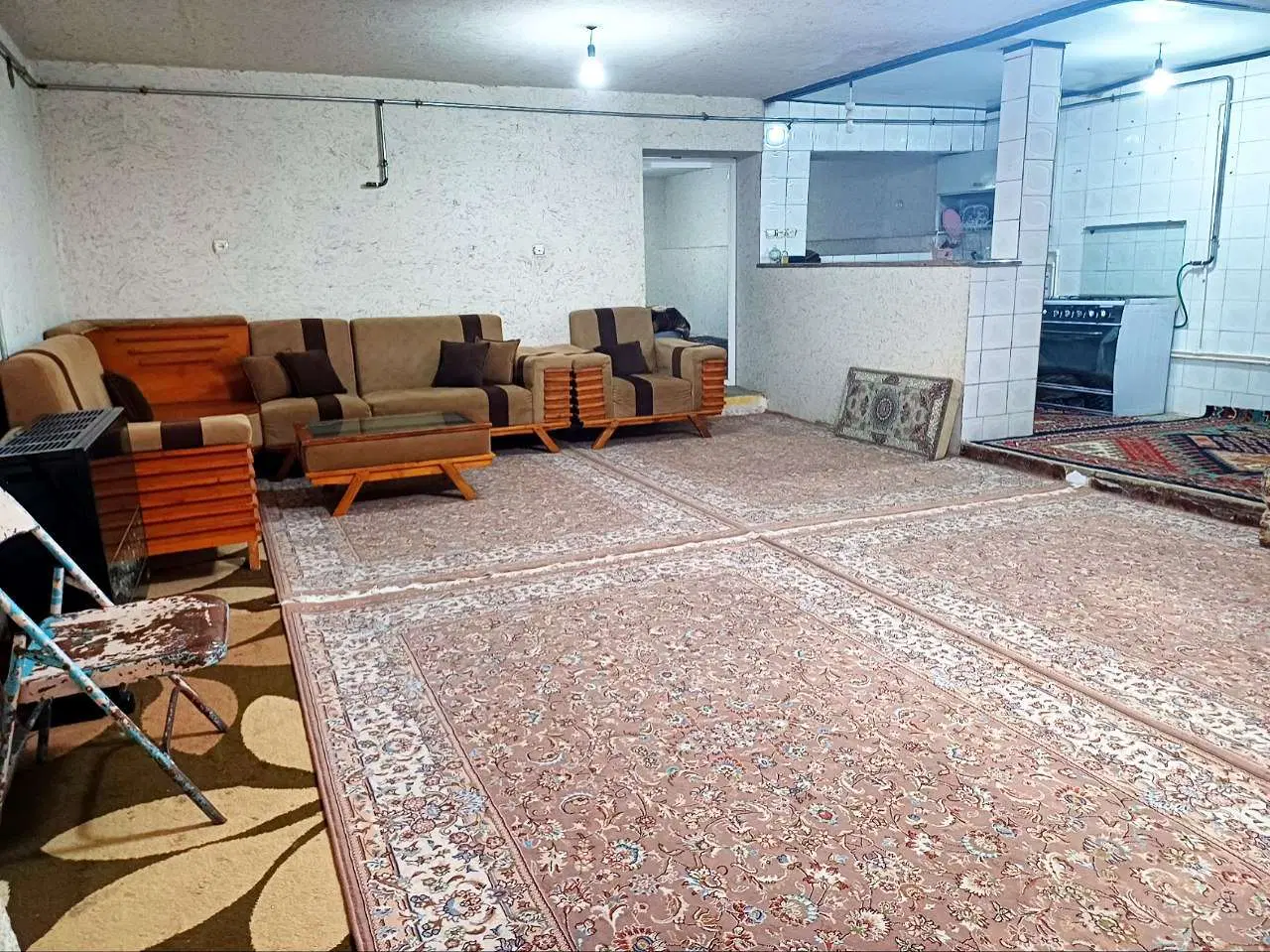 خانه اجاره ای داخل شهرجوانرود خیابان معلم