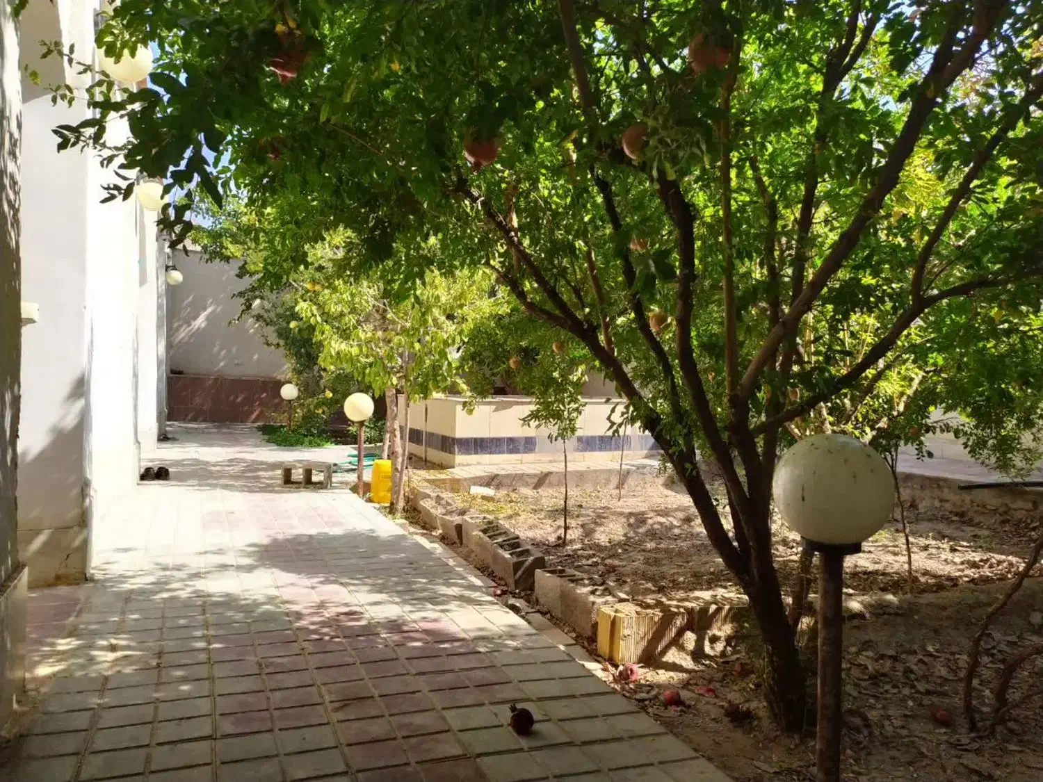 خانه باغ قدیمی بازسازی شده