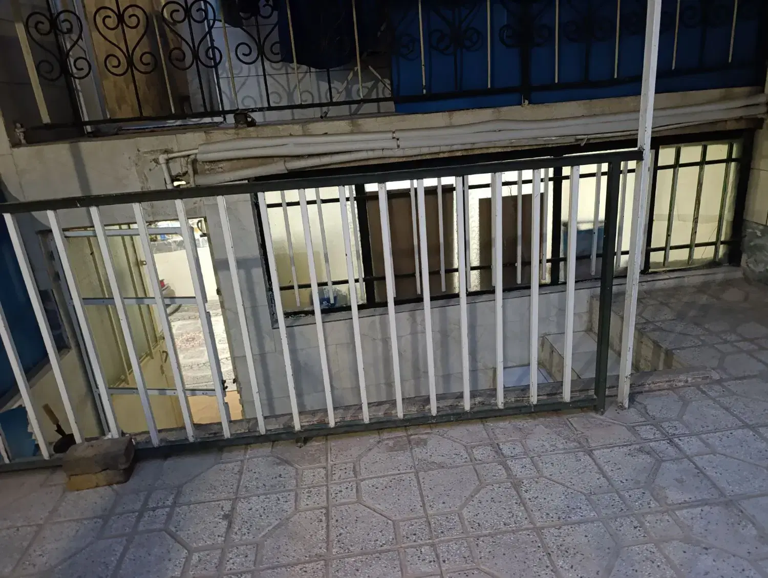 طبقه پایین خانه ویلایی