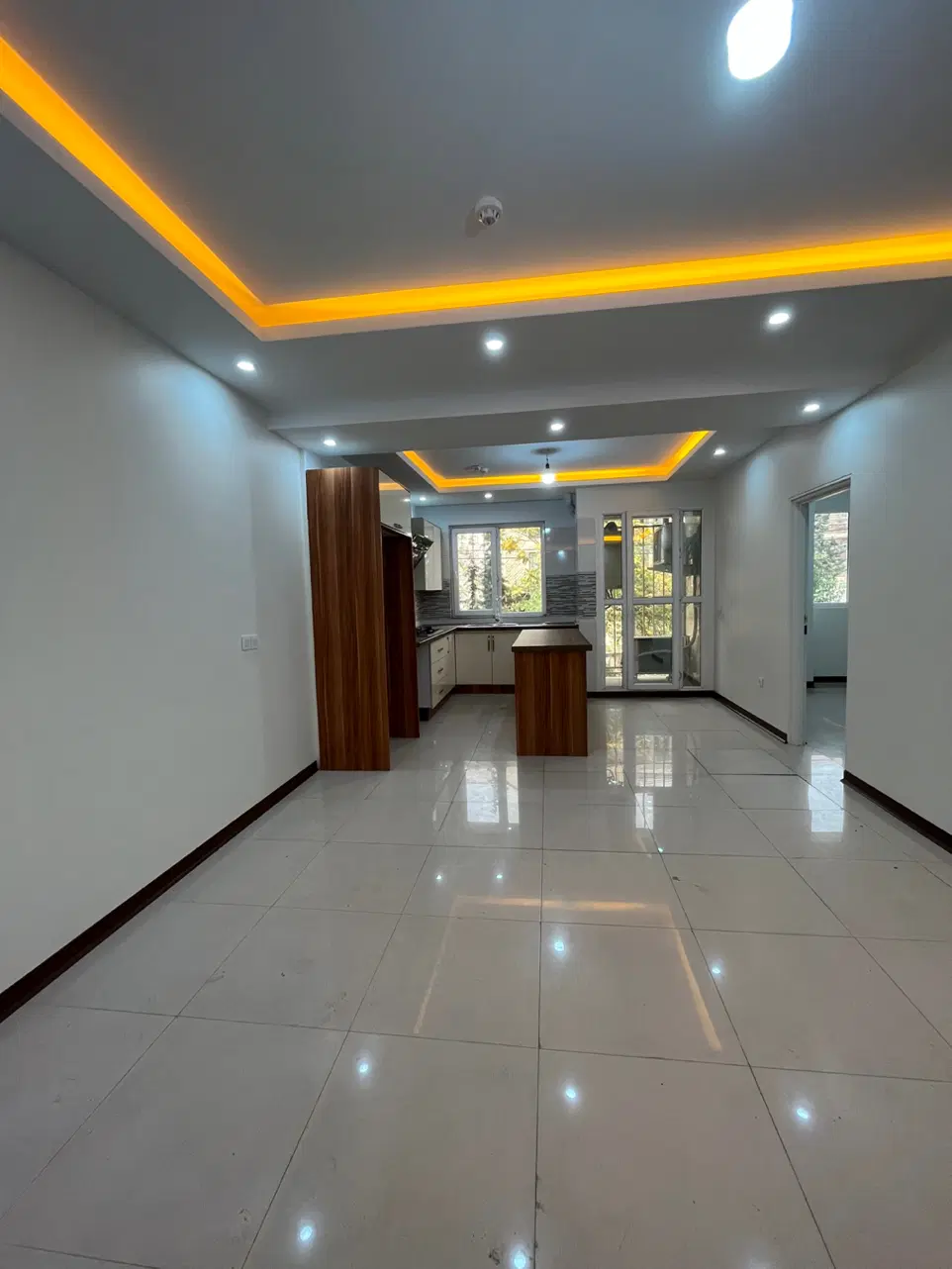۶۵ متر _ فول امکانات _ لاکچری _ تاپ لوکیشن