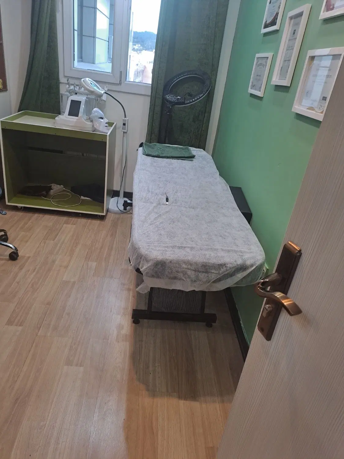 مطب پوست زیبایی در میدان هروی بالوکیشن خوب اماده