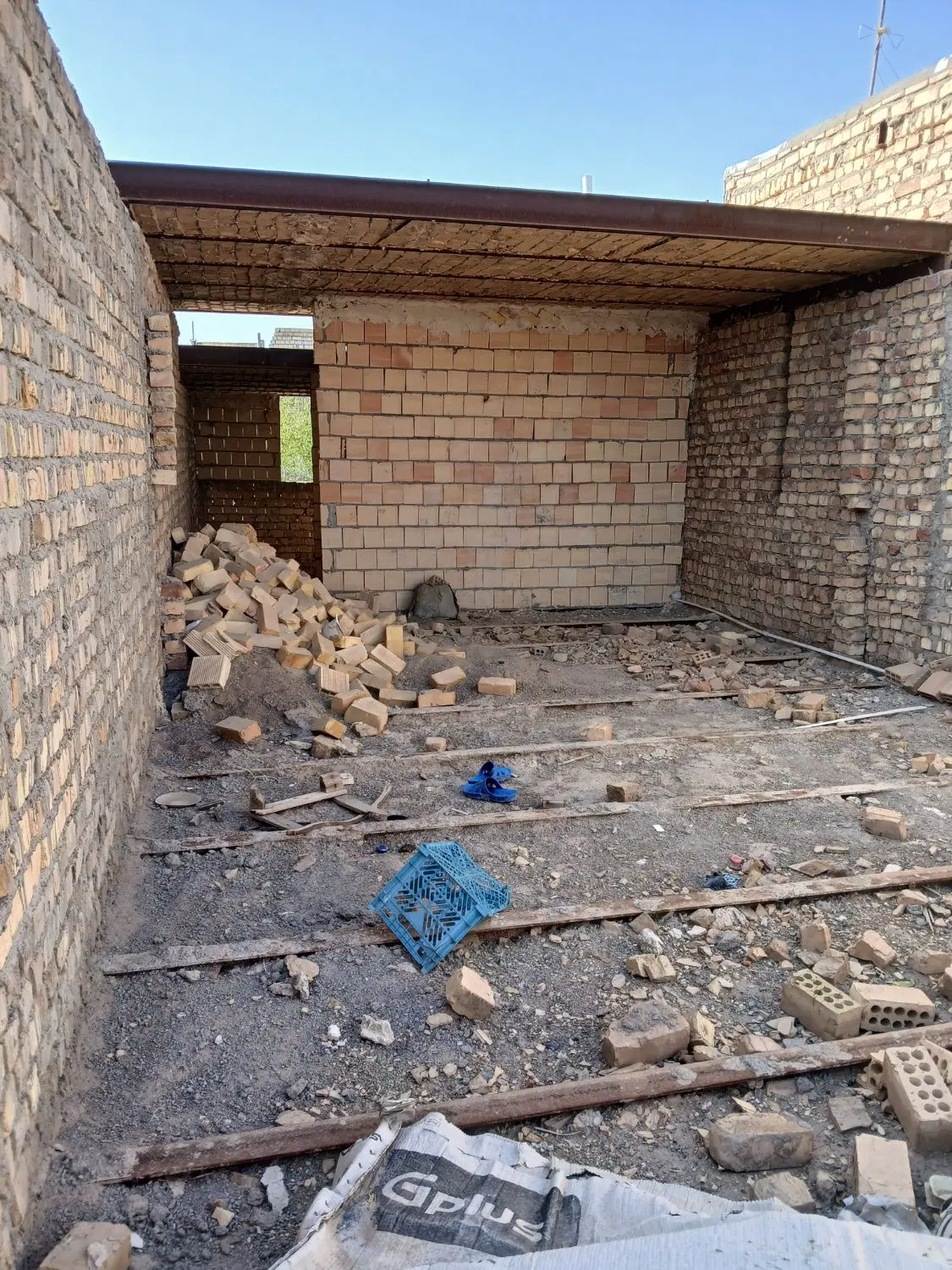 خانه سفت کاری