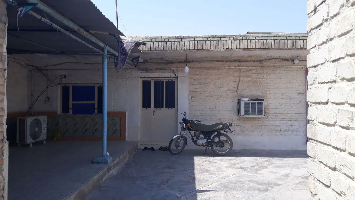 یک باب خانه مسکونی و تجاری