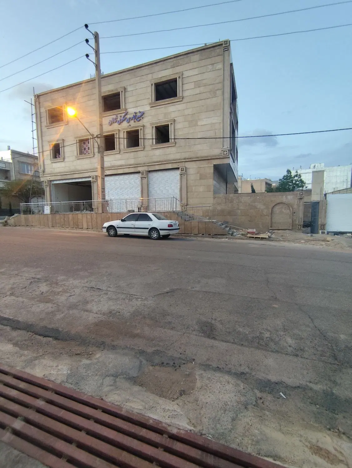 پیش فروش سه خواب طبقه آخر صدرا فازیک